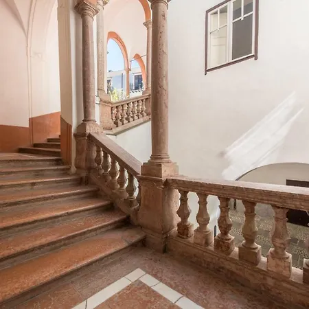 Casa Degli Affreschi A Palazzo Lungarini Apartment