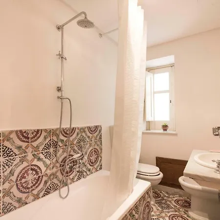Casa Degli Affreschi A Palazzo Lungarini * Palermo