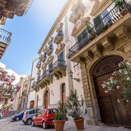 Casa Degli Affreschi A Palazzo Lungarini